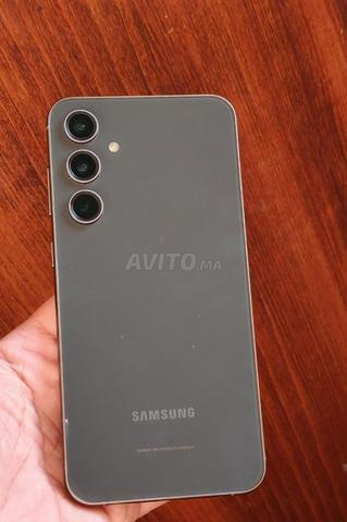 S23 Fe 5G noir et move 256Go très neuf - 2