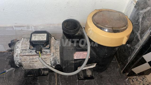 Pompe de piscine d'occasion en bon état de marche