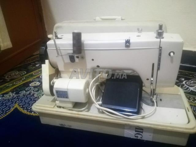 ماكينة خياطة