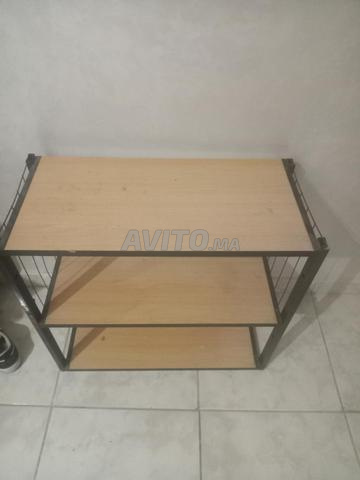 طاولة صغيرة بطابقين