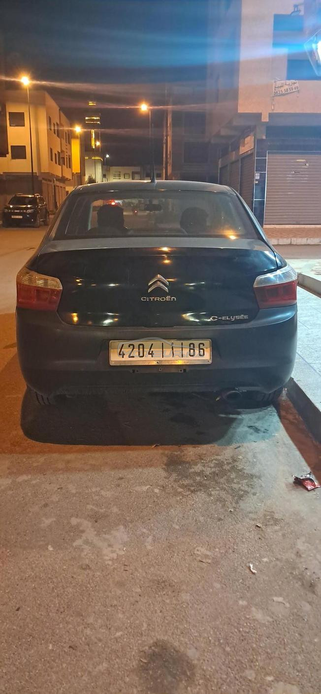 سيارة للبيع 