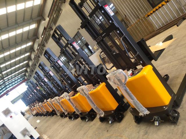 رافعة شوكية شبه كهربائية