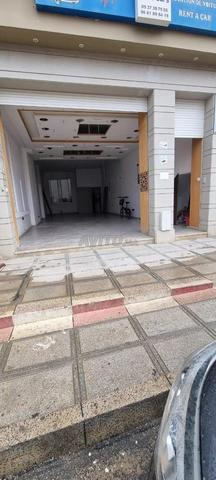 Local commercial 70m idéalement situé - 2