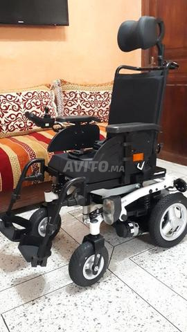 كرسي متحرك كهربائي بحالة ممتازة