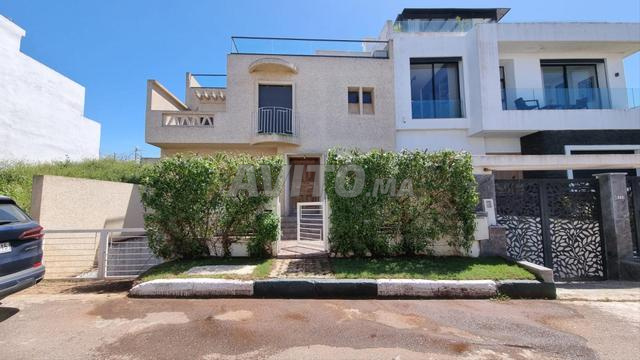 VILLA À LOUER VIDE 3 NIVEAUX RÉSIDENCE AVEC PISCINE