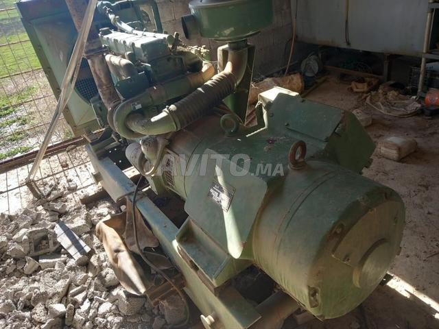 مولد كهرباء و رافعة شوكية