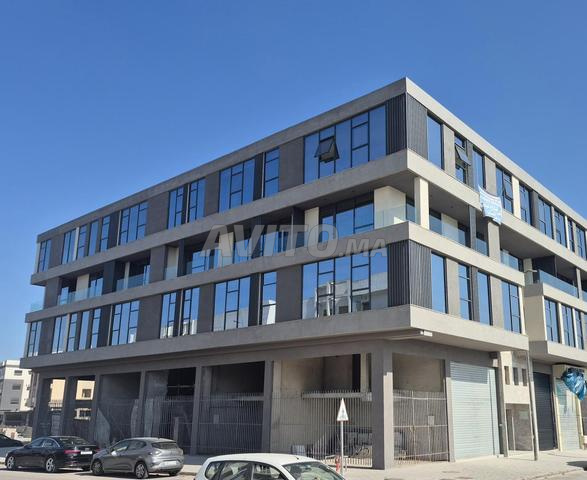 مكتب بمساحة 78 متر مربع للإيجار حي الماز.