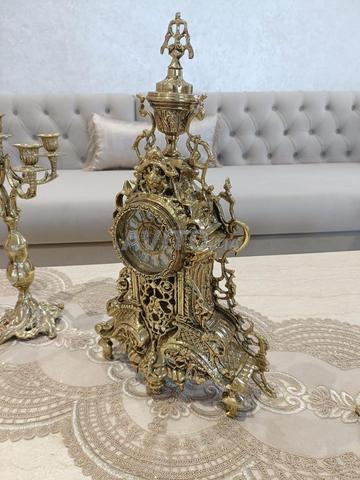 ساعة وشمعدان نحاسي - 2