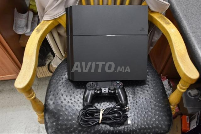 بلاي ستيشن 4 فلاش 11.00 مع يد وألعاب كثيرة