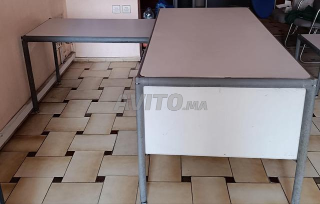 Bureau solide en très bon état