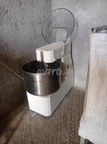 معدات مخبزة كاملة ومجربة - فرن 2 متر وعجانة