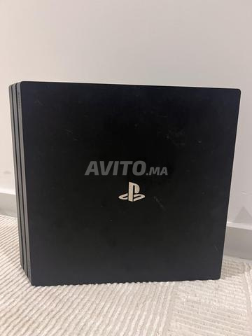 PS4 pro avec 2 manettes - 2