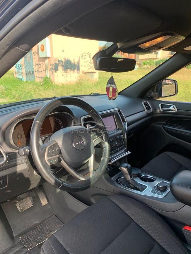 Grand cherokee en très bonne état à saisir