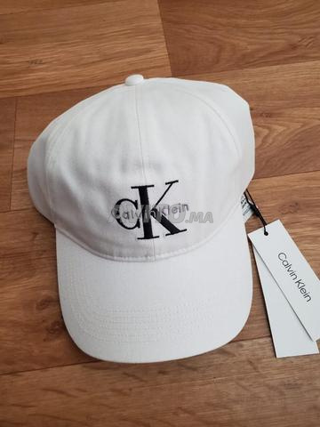قبعة كالفن كلاين الفاخرة الأصلية الجديدة - 2