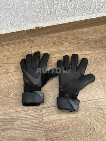 قفازات حارس مرمى كرة قدم