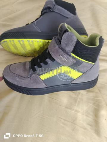 أحذية جديدة للبيع