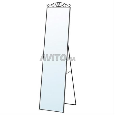 مرآة بحالة ممتازة