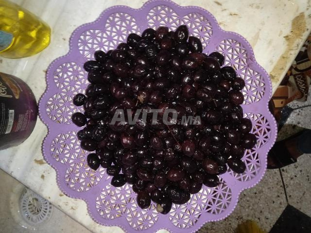 Huile d'olive, olives noires, figues et autres choses naturelles - 2