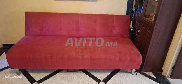 أريكة تتحول إلى سرير