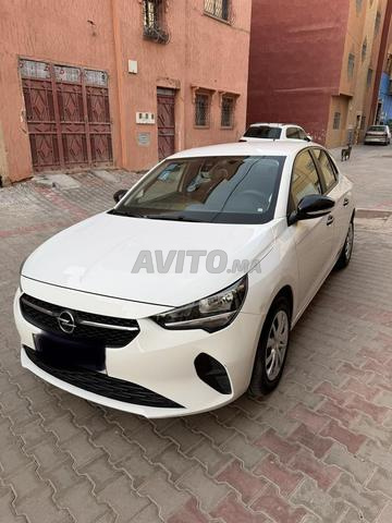 Opel Corsa essence très neuve - 2