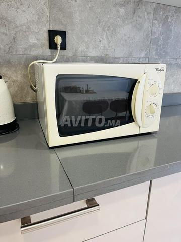 Micro-ondes Whirlpool avec fonction grill - 2