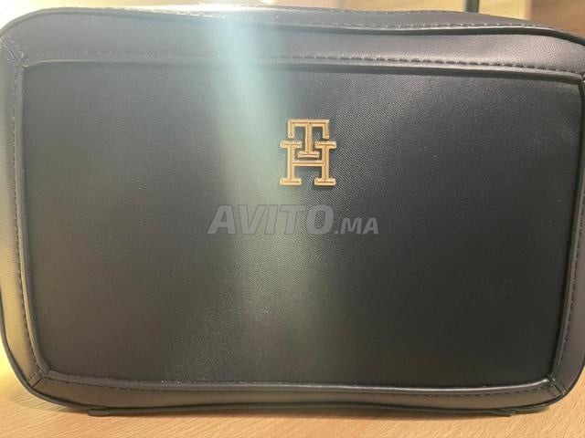 حقيبة تومي هيلفيغر أصلية جديدة – أزرق ليلي