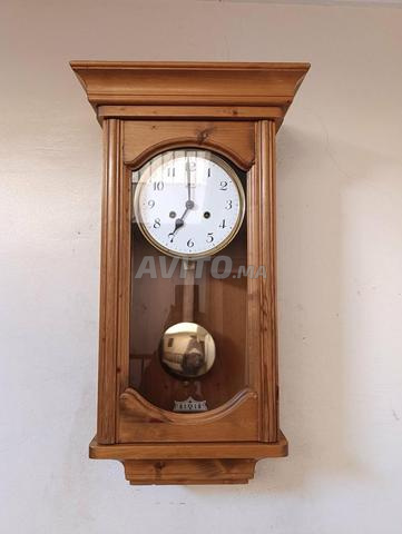 ساعة تحفة ميكانيكية قديمة نقية جداً صنع ألمانيا