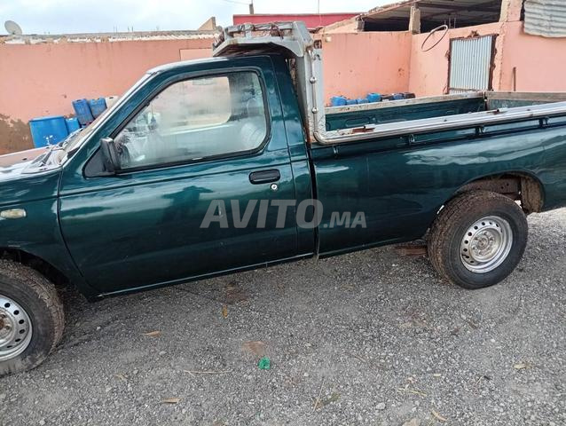 Nissan Pick-up modèle 2000 - 2