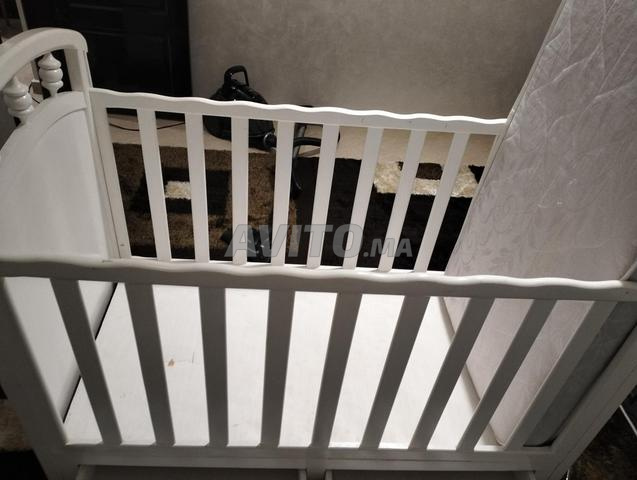 Cadre pour lit bébé en bois avec matelas - 2