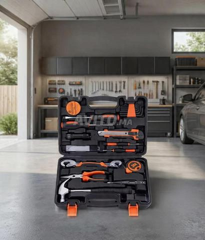 أدوات للبيع