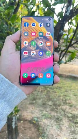 هاتف نقي وجديد لم يفتح قط، يعمل بخفة