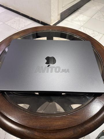 Macbook M5 14 pouces jamais utilisé