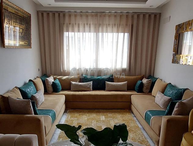 صالون بحالة ممتازة للبيع