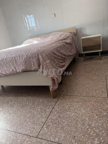 Lit double avec table de chevet et matelas inclus - 2