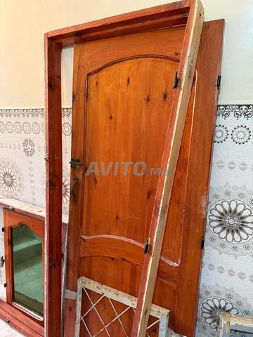 Porte en bois et fenêtre, lavabo et toilette Roca - 2