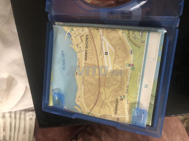 CD GTA 5 PS4 très bon état - 2
