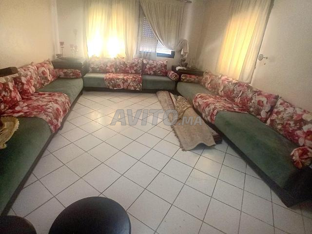 صالون للبيع بزوايا 2.30 متر . 2.75 متر 2.75 متر عرض 80 سم