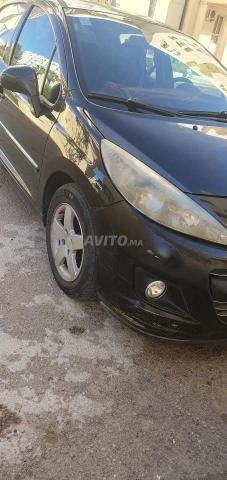 سيارة ممتازة بجميع المواصفات