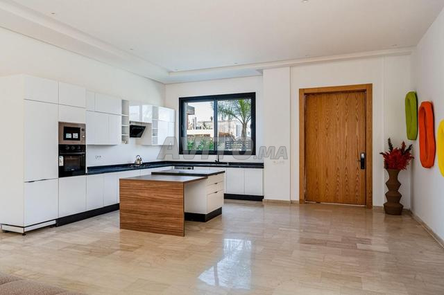 فيلا راقية بحمام سباحة خاص - 2