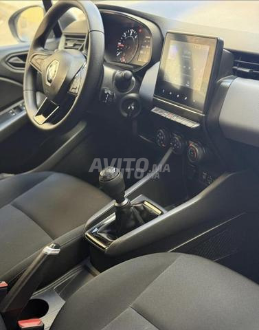 Renault Clio 2023 (49000 km) - Excellent état
