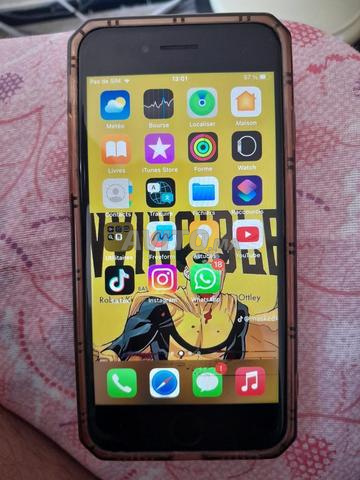 iPhone 8 avec pochette