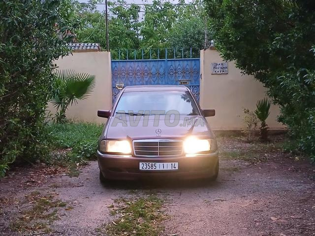 Mercedes-Benz 220 Diesel Manuelle 1996 à Oujda