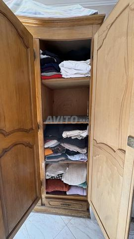 خزانة كبيرة من خشب الزان