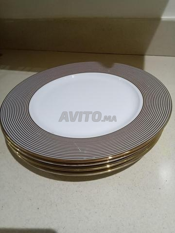 مجموعة من 10 أطباق