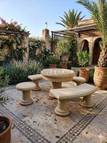 طاولة حديقة