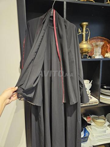 عباية سوداء مطرزة مع شال أسود - 2