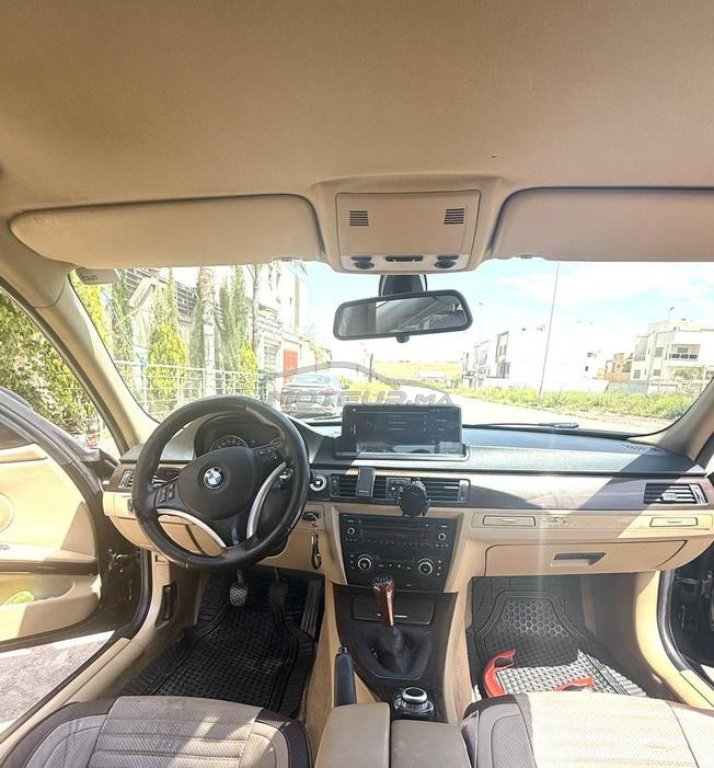 BMW SERIE 3 E90 en bonne état