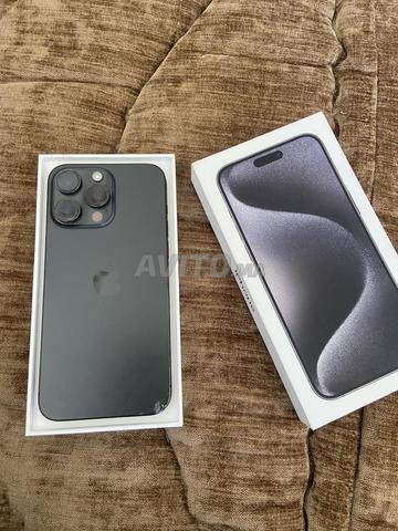 iPhone 15 Pro Max 256 Go 85% batterie jamais ouvert
