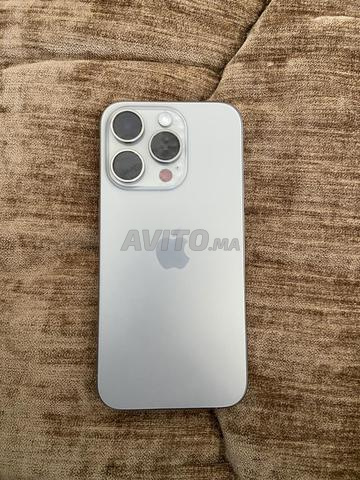 iPhone 15 Pro 256Go 85% batterie jamais ouvert
