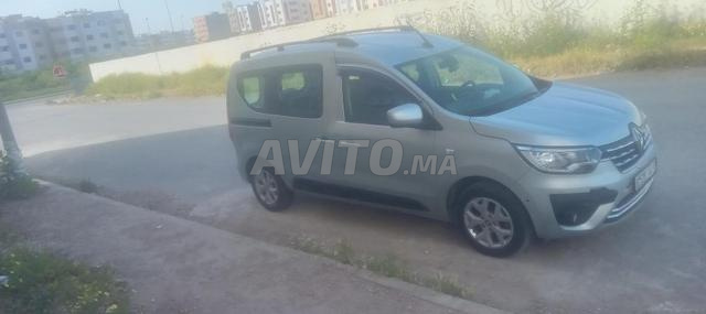 رونو إكسبريس عامرة اللون درهم - 2